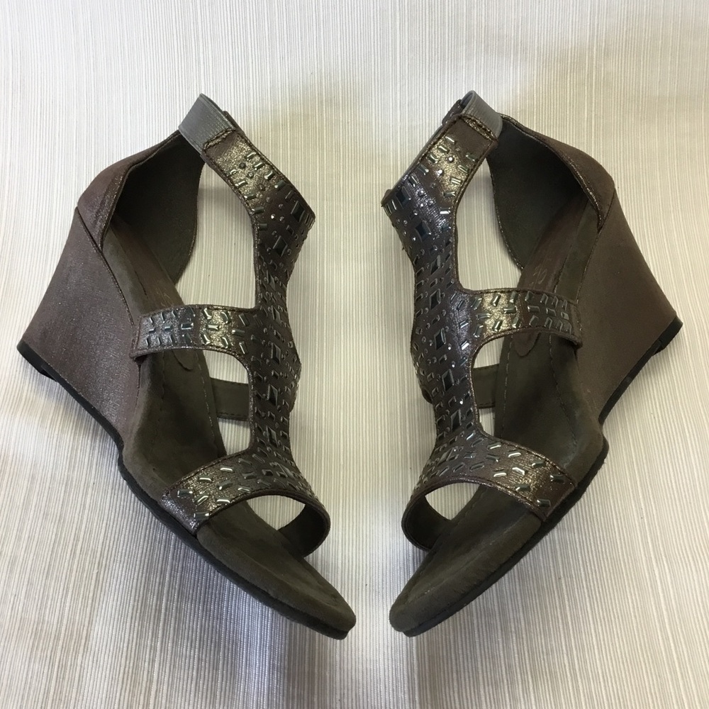 New York Transit Embellished Wedges - Picture 6 of 8